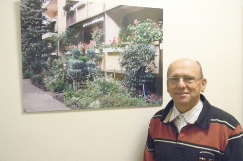 Heiner Kohs vor seinem Foto »Prohliser Balkon«. Foto: RF