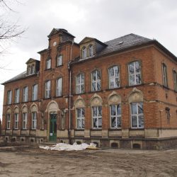 Das denkmalgeschützte Gebäude der 81. Grundschule in Dölzschen wird derzeit saniert. Foto: Sd