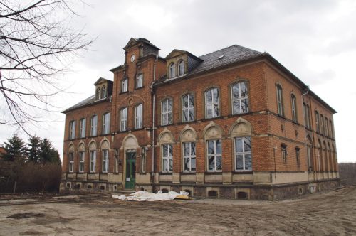 Das denkmalgeschützte Gebäude der 81. Grundschule in Dölzschen wird derzeit saniert. Foto: Sd
