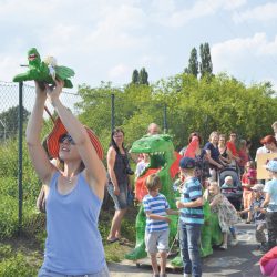 Mit dem Hufewiesenfest und der Trachenparade erlebte Trachau am ersten Juliwochenende einen echten Höhepunkt. Die possierlichen Tierchen werden demnächst überall in Pieschen zu sehen sein. Foto: S. Möller