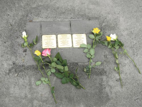 Stolpersteine für Irma, Mirjam und Sonja Sonnenschein. Foto: RF