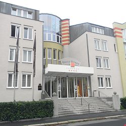 Nach den Vorstellungen der Stadt soll das Hotel ab Februar 2015 als Übergangsunterkunft für Flüchtlinge dienen. Das sorgt für Ängste bei den Anwohnern. Foto: RF