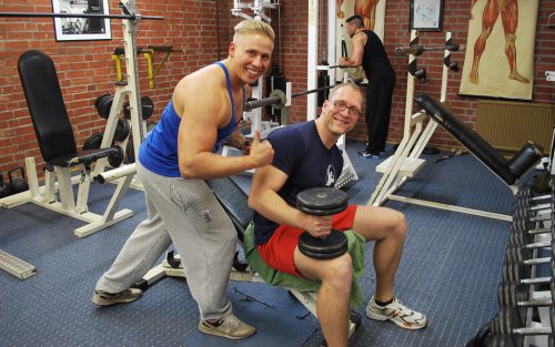 Starke Männer: Robert Weinhold und Marcus Dora vermitteln den Spaß am Sport auch gern an andere weiter. Foto: Trache