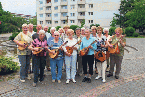 Gruppenfoto mit den rührigen Musikerinnen und Musikern in Gruna. Foto: Trache