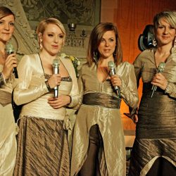 Die vier Damen der medlz anlässlich einer Probe für ihre Weihnachtstour in der Himmelfahrtskirche Leuben: Silvana Mehnert, Sabine Kaufmann, Maria Heinig und Nelly Palmowske (v.l.n.r.). Foto: Steffen Dietrich