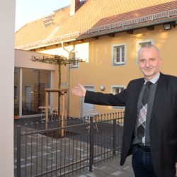 Ortsamtsleiter Christian Wintrich kann rundum zufrieden sein. Pieschen brummt. Foto: Möller