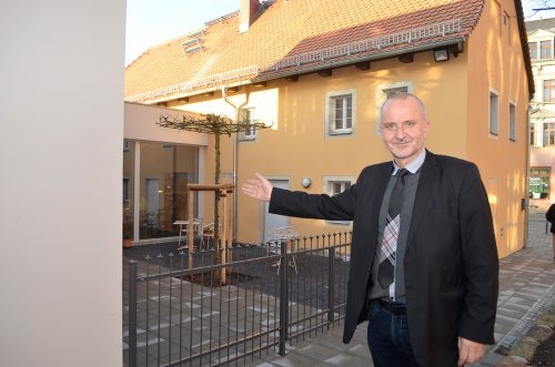 Ortsamtsleiter Christian Wintrich kann rundum zufrieden sein. Pieschen brummt. Foto: Möller