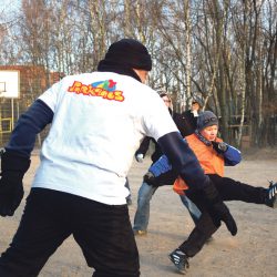 Das alljährliche Winterfußballturnier verlangt den Spielern das Letzte ab. Foto: Archiv