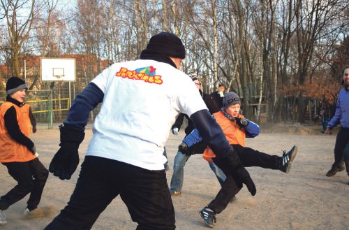 Das alljährliche Winterfußballturnier verlangt den Spielern das Letzte ab. Foto: Archiv