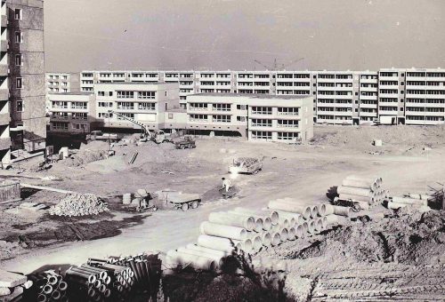 Schwarz-Weiss BIld aus den 1980er Jahren: Baustelle Gorbitz. Foto: Repro/Archiv