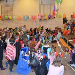 Eine der regelmässigen Veranstaltungen des Vereins ist der Kinderfasching. Am 30. Januar 2016 feierten rund 300 Kinder und ihre Eltern mit. Sie kommen u. a. aus Niedersedlitz und Luga. Foto: Ulrich Clemens