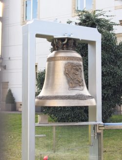 Glockenklang im Vorgarten. Foto: Pohl