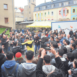 Ausgelassene Stimmung beim Nachbarschaftsfest. Foto: Trache