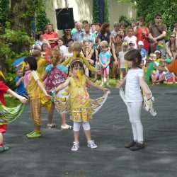 Tanzdarbietung der Jüngsten beim Zschertnitzer Sommerfest. Foto: Haueis/Bürgerkomitee