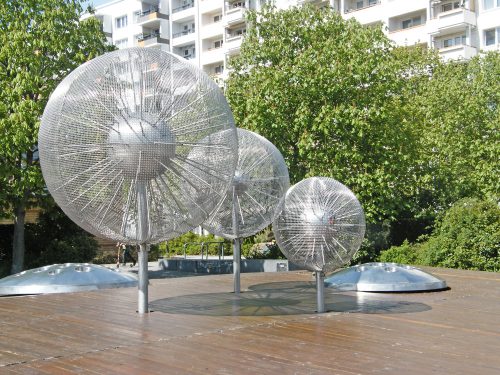 Der imposante PusteBlumenbrunnen am Albert-Wolf-Platz ohne Wasser. Foto: Ziegner