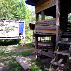 Buden bauen, Bäume erobern, Lagerfeuer machen – auf dem AbenteuerBauspielplatz ist immer was los. Foto: ASP