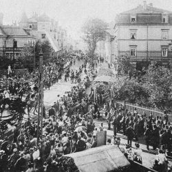 Kreuzung Leipziger Straße/Rosenstraße (heute Rietzstraße) am 17. August 1901, links die ehemalige "Cigarren-Fabrik" des Friedrich Otto Jedicke. Repro: Brendler