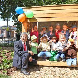 Kinder bei der Einweihung der »CampusKISTE«. Foto: TU Dresden