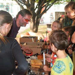 Die Präsentation Historischer Handwerkskunst ist eine der Attraktionen beim Müllerbrunnenfest. Foto: Heide George