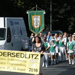 DeR Festumzug bildete den Höhepunkt der Jubiläumsfeierlichkeiten in Niedersedlitz. Foto: Ziegner