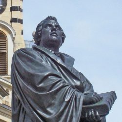 Denkmal für den Reformator Martin Luther auf dem Dresdner Neumarkt. Foto: Klaus Brendler