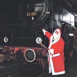 Der Weihnachtsmann kommt ins Eisenbahnmuseum! Foto: Verein
