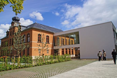 Die besonders gut gelungene Sanierung der 81. Grundschule „Robert Weber“ in Dölzschen wurde jetzt mit einem Preis geehrt. Foto: Dietrich