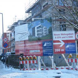 Bauen Boomt – wie hier am Kleinzschachwitzer Ufer entstehen an etlichen Standorten in Laubegast und Leuben neue Wohnungen. Foto: Ziegner