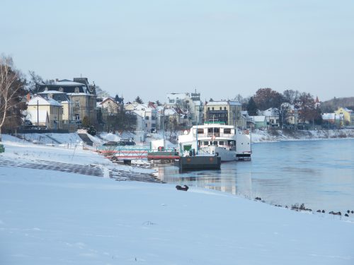 Der Winter verzaubert mit Schnee und Frost das Laubegaster Ufer. Fotos: Ziegner