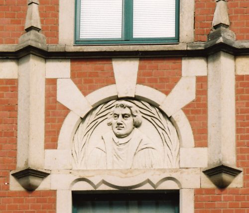 Relief Martin Luther am Haus Mohnstraße 28 (Dresden-Pie­schen). Foto: Brendler