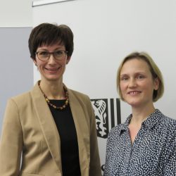 Kerstin Ines Müller (l.) wird das neue Gymnasium in Pieschen leiten, Kristina-Maria Kühne die neue Grundschule. Foto: Pohl