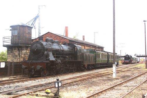 Zwei Loks der Baureihe S 10,1, Baujahr 1913 (Henschel), fuhren zwecks Ausstellung im Museumsstandort im Jahr 2004 auf. Foto: Hobl/Verein