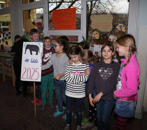 Hortkinder der 120. Grundschule nach dem Kuchenbasar. Foto: © Landeshauptstadt Dresden, Eigenbetrieb Kindertageseinrichtungen