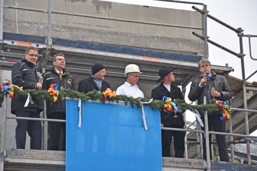 Grund zum feiern: Ein wichtiges Etappenziel im Rahmen des Markus-Projekts ist erreicht. Ende Januar konnte nach rund einem Jahr Bauzeit Richtfest gefeiert werden. Fotos: Möller