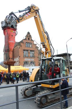 Zum Start im März rollten die Bagger noch. Foto: Pohl