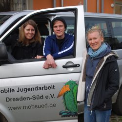 Bilden ein gutes Team: die Sozialarbeiter Antje Skupin und Willi Löffler und die Praktikantin Sophia Becker (r.). Foto: Trache