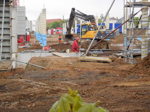 Der Baustart für das neue Einkaufszentrum ist erfolgt. Foto: Ziegner