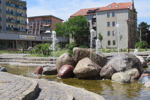 Der Brunnen gehört zu den Wahrzeichen in Gruna. Foto: Pohl
