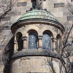 Martin Luther Vor der Versöhnungskirche. Foto: Pohl