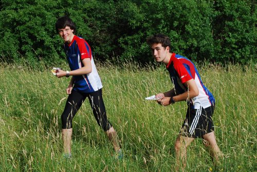 Bereiten sich derzeit auf die Jugendeuropameisterschaften vor: Orientierungsläufer Franz Gawlitza und Kilian Höck (v. l.). Foto: Claudia Trache