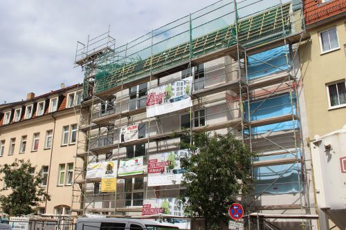 Bei prächtigem Wetter wurde in der Leisniger Straße ein zünftiges Richtfest mit allem, was dazu gehört, gefeiert. Foto: PR