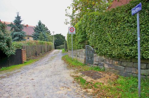 Nach der Eingemeindung Übigaus erhielt die ursprüngliche Grenzstraße den Namen Rauchstraße. Foto/Repro: Archiv Brendler