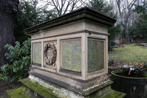 Friedrich Wilhelm Höfgen schuf den Gedenkstein für die während des Krieges von 1870/71 in Dresdner Lazaretten verstorbenen deutschen Soldaten. Foto: Uwe Meyer-Clasen