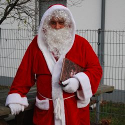 Der Weihnachtsmann macht sich bald auf den Weg. Schon ein Gedicht gelernt? Foto: Trache