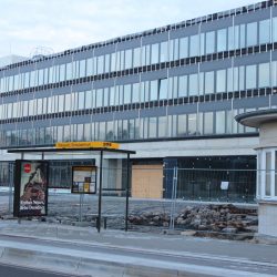 Auch wenn es auf dem Doppelschulstandort in Tolkewitz noch nach Baustelle aussieht – nach den Februarferien sollen hier das neue Gymnasium und die 32. Oberschule eröffnet werden. Foto: Pohl