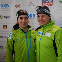 Anna Seidel (li.) und Bianca Walter, die beiden Olympiastarterinnen im Short Track. Foto: Claudia Trache