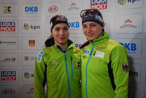 Anna Seidel (li.) und Bianca Walter, die beiden Olympiastarterinnen im Short Track. Foto: Claudia Trache