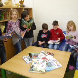 Gemütlicher Lesetreff in der Schulbibliothek. Foto: Trache