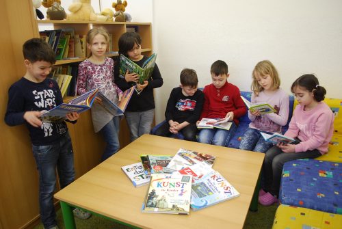 Gemütlicher Lesetreff in der Schulbibliothek. Foto: Trache