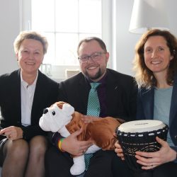 Sie kamen zur Einweihung der neuen Elternzimmer: Helma Orosz, An­dreas Führlich und Ulrike Grundmann. Foto: Mutschke